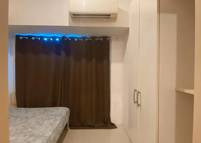 Apartment Light With Balcony And Pool View Manila