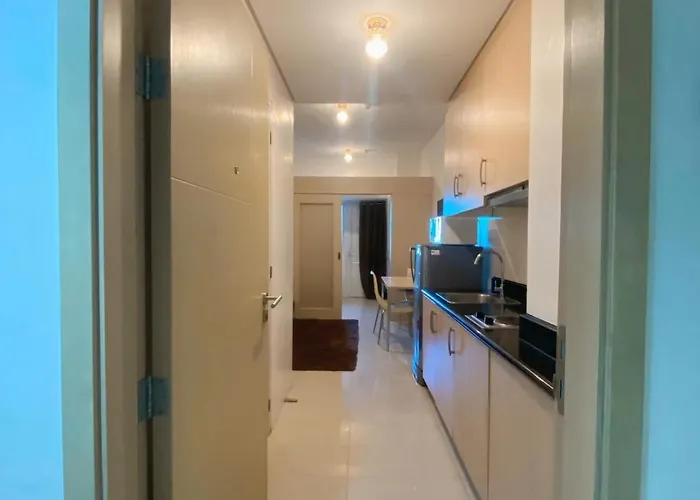 Light With Balcony And Pool View Manila